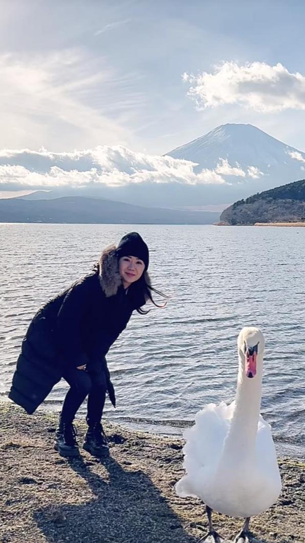福原愛過得愜意,還和好友去富士山看天鵝。(圖/翻攝自福原愛小紅書)