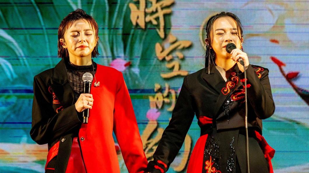 放不下艾成!王瞳、張芸京抱頭痛哭 「超偶幫」合體暖獻祝福