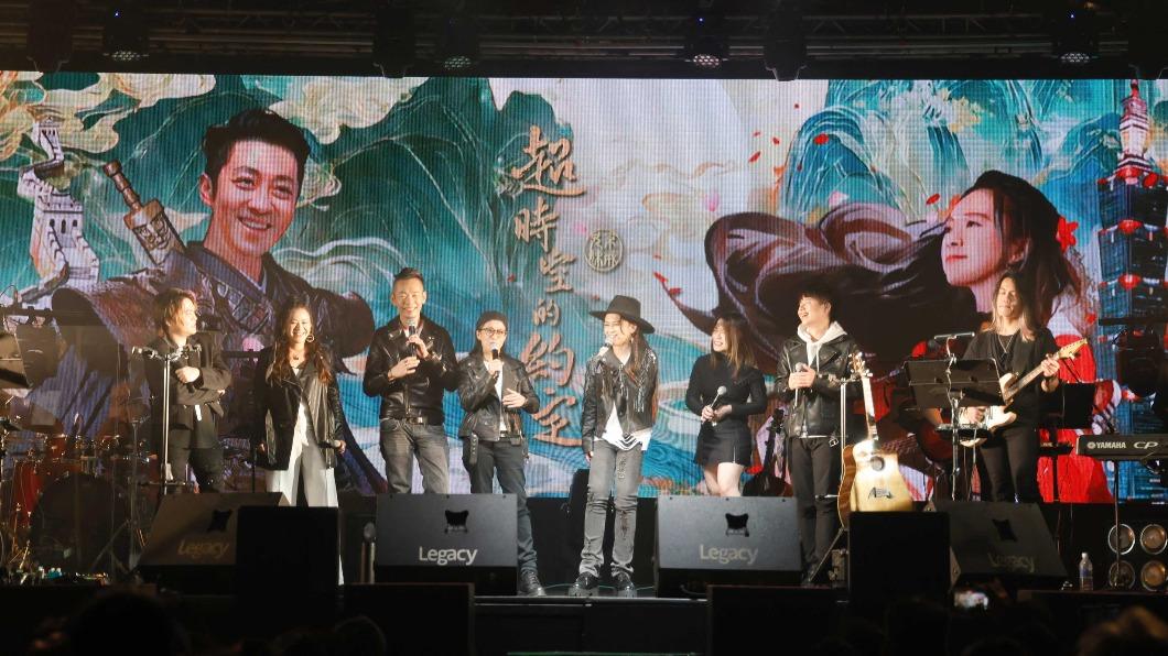 張芸京邀來昔日艾成的《超偶》戰友,一起為他獻唱。(圖/神國大樂提供)