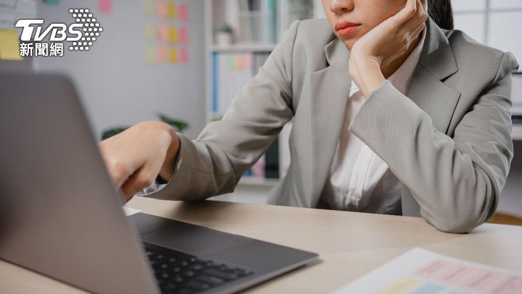 女子假冒姊姊身分賺錢、領取退休金,直到2023年才被抓包。(示意圖,非當事人/shutterestock達志影像)