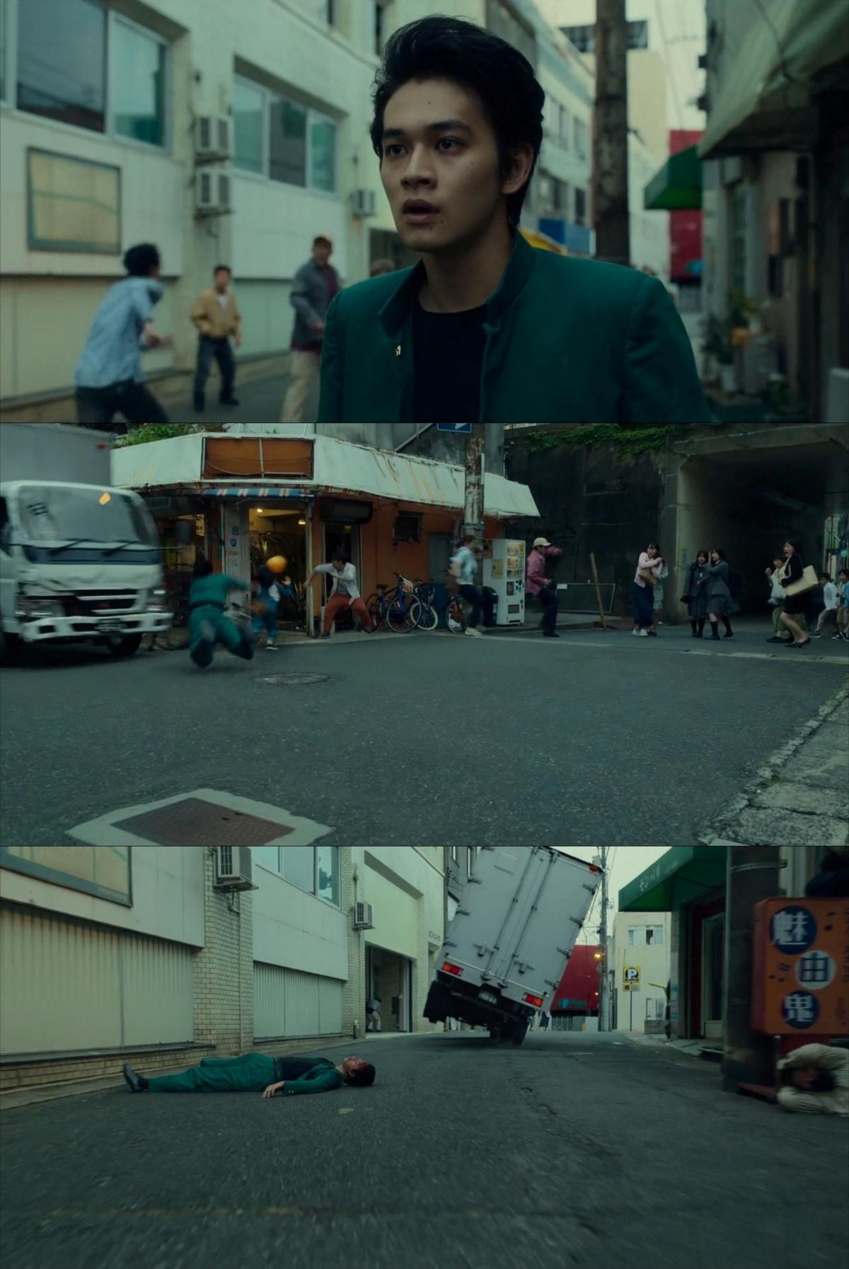 日本網友大讚幽助被卡車撞的場面。(圖/翻攝自Netflix)