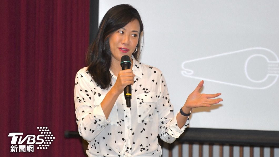 吳欣盈積極與學生們互動。(圖／胡瑞麒攝)