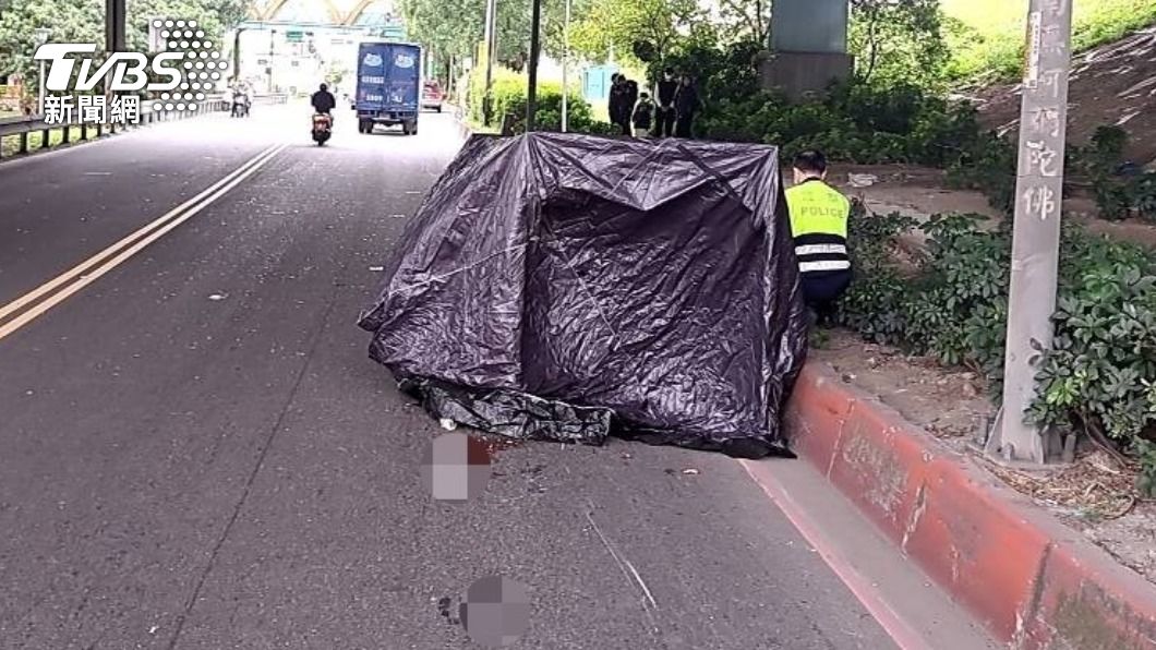 板橋死亡車禍!預拌車擦撞7旬騎士「捲車底輾破頭」慘死