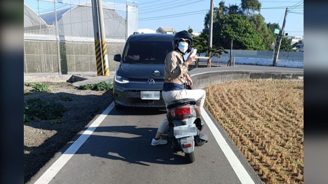 就是不讓!2女「狹路相逢」僵持1個多小時 原因曝光