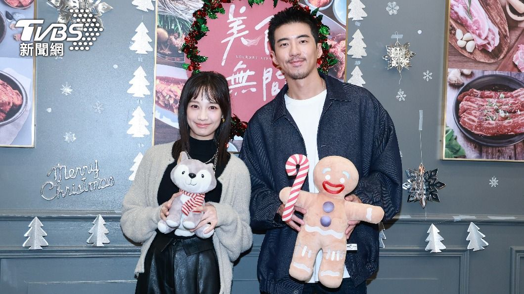 傅孟柏(右)和簡嫚書主演《美食無間》。(圖/黃城碩攝)