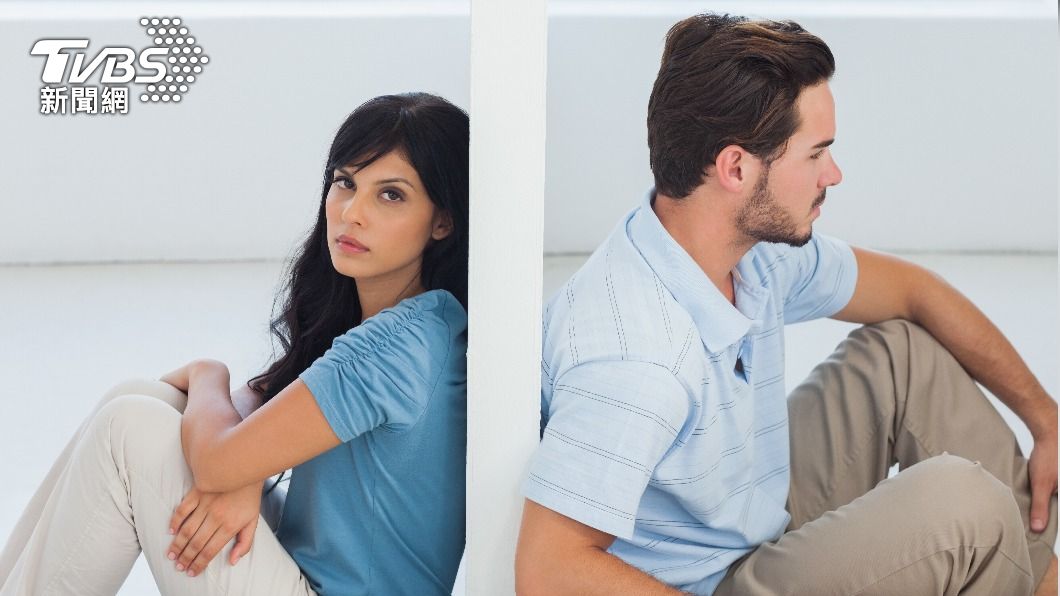 shutterstock達志影像) 射手座心腸軟弱,前任遭逢困境仍會伸援手給予幫助。(示意圖,非當事人/shutterstock達志影像)