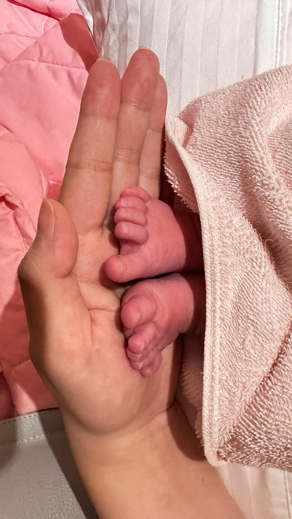 樓心潼曬出女兒的小腳丫。（圖／翻攝自樓心潼臉書）