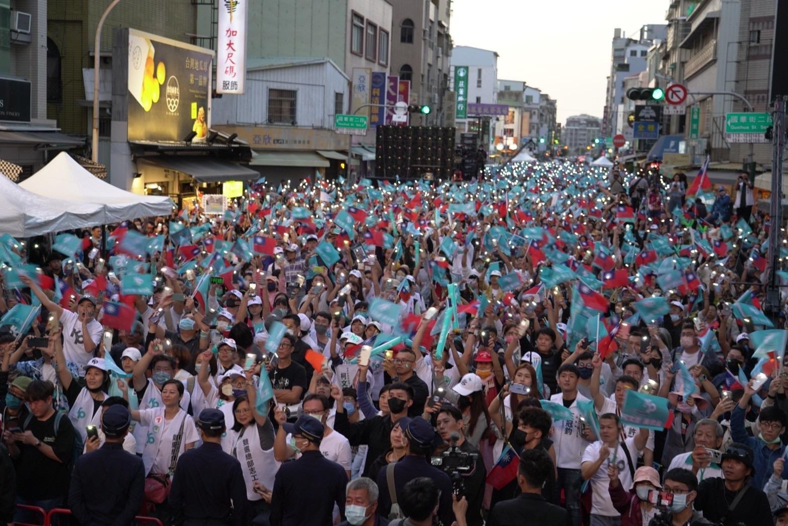 柯文哲直搗綠營鐵票倉台南。(圖/民眾黨提供)