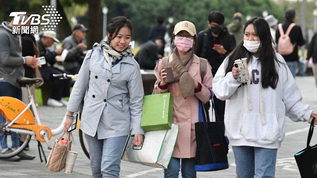 不分男女!滿街都在用「這款包」 內行讚:便宜耐用好看