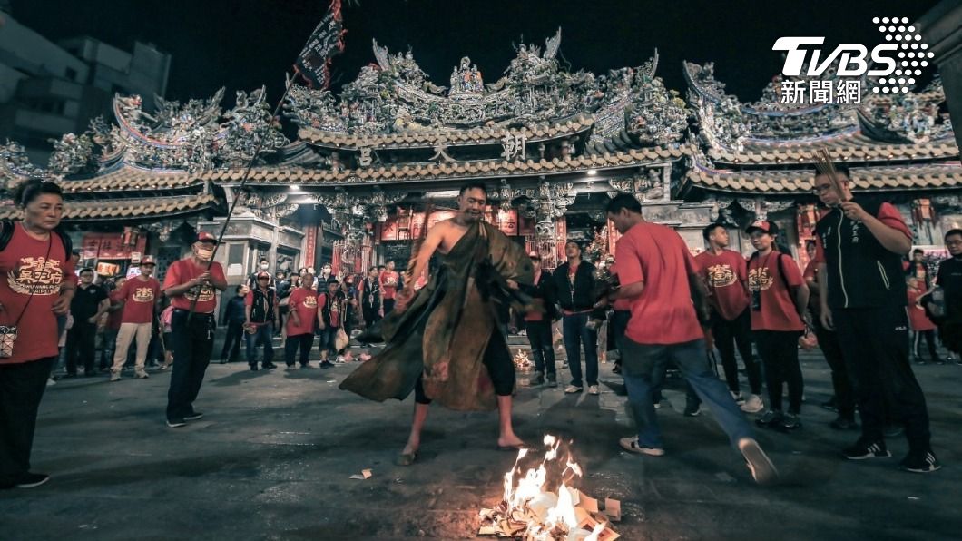 廟宇慶典引關注！知名營造業老董是乩身