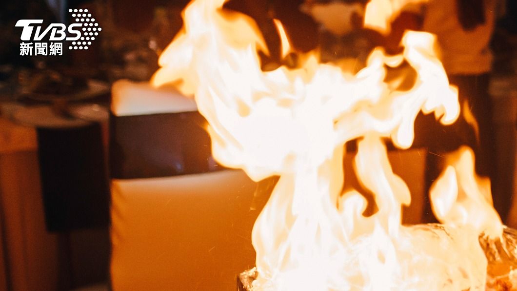 妙齡女星「吃火鍋毀容」!瓦斯爐爆炸釀禍 她遭熱湯淋身潰爛