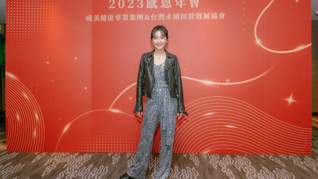 陳婉婷斜槓主持,認真掌握活動流程。(圖/成美室內樂提供)