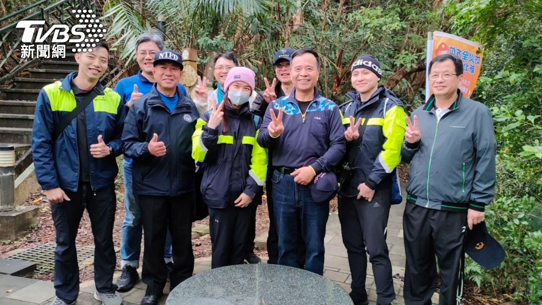 不只顧體能!新北消防局辦登山健行祈福活動 1200人到場