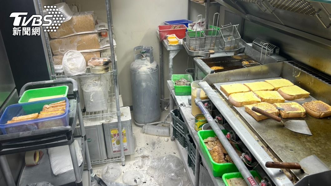 快訊／新北早餐店更換瓦斯桶不慎引火勢　瓦斯工慘遭火吻送醫