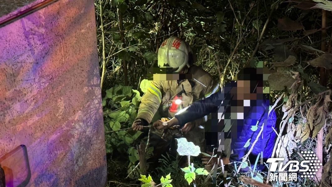男子摔3公尺深國道8號邊坡 友人竟快閃返家獨留他一人