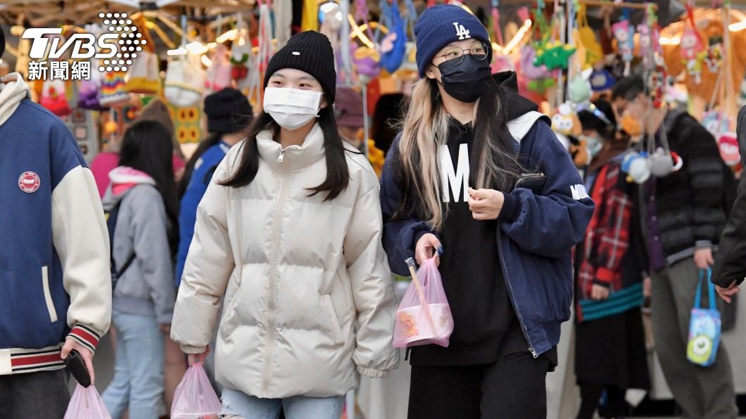 強烈冷氣團發威,無論是外室內都應注意保暖。(圖/胡瑞麒攝)