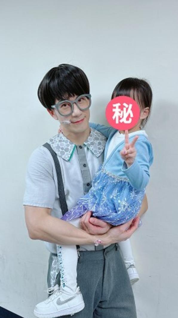 JR和女兒小麥芽感情非常好。(圖/天晴娛樂提供)