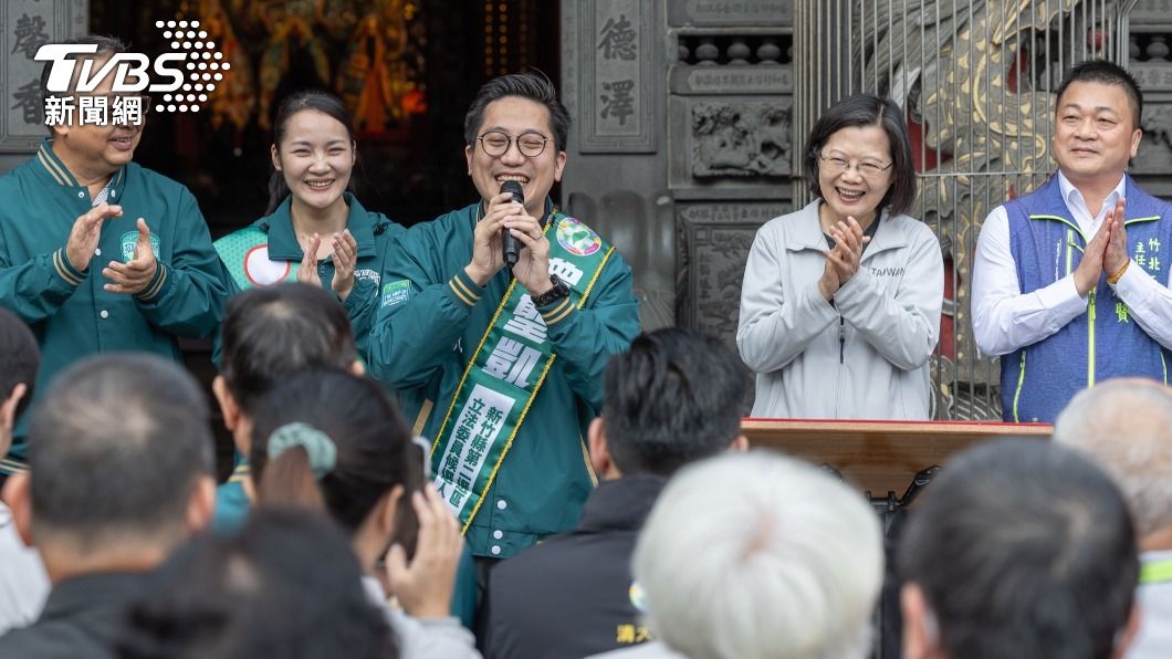 蔡英文今日到竹北天后宮參香祈福。（圖／民進黨提供）