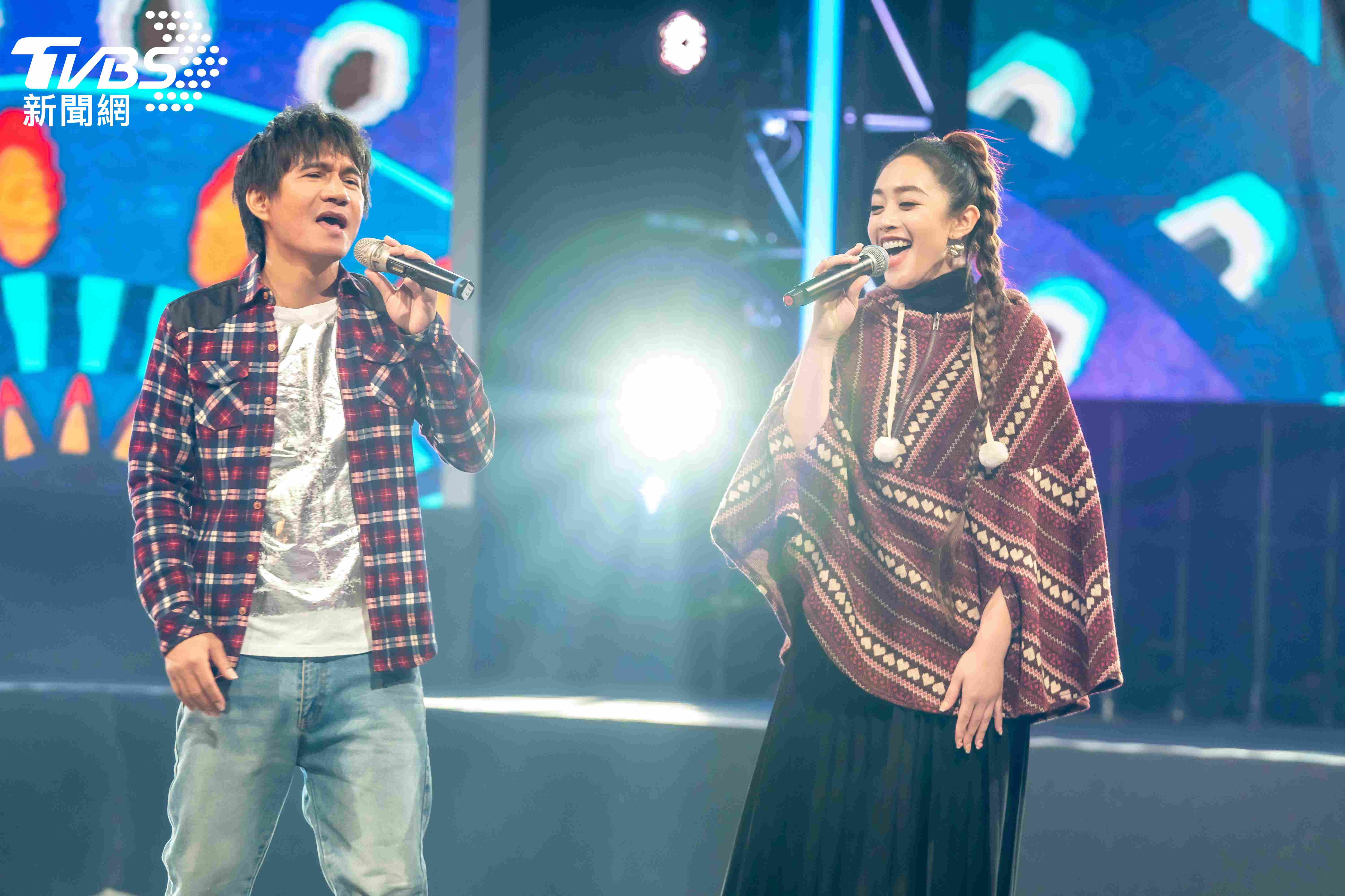 金曲歌王王宏恩受邀參加聖誕節音樂節目《TVBS聖誕愛無限藝起分享愛》。（圖／藝起發光提供）