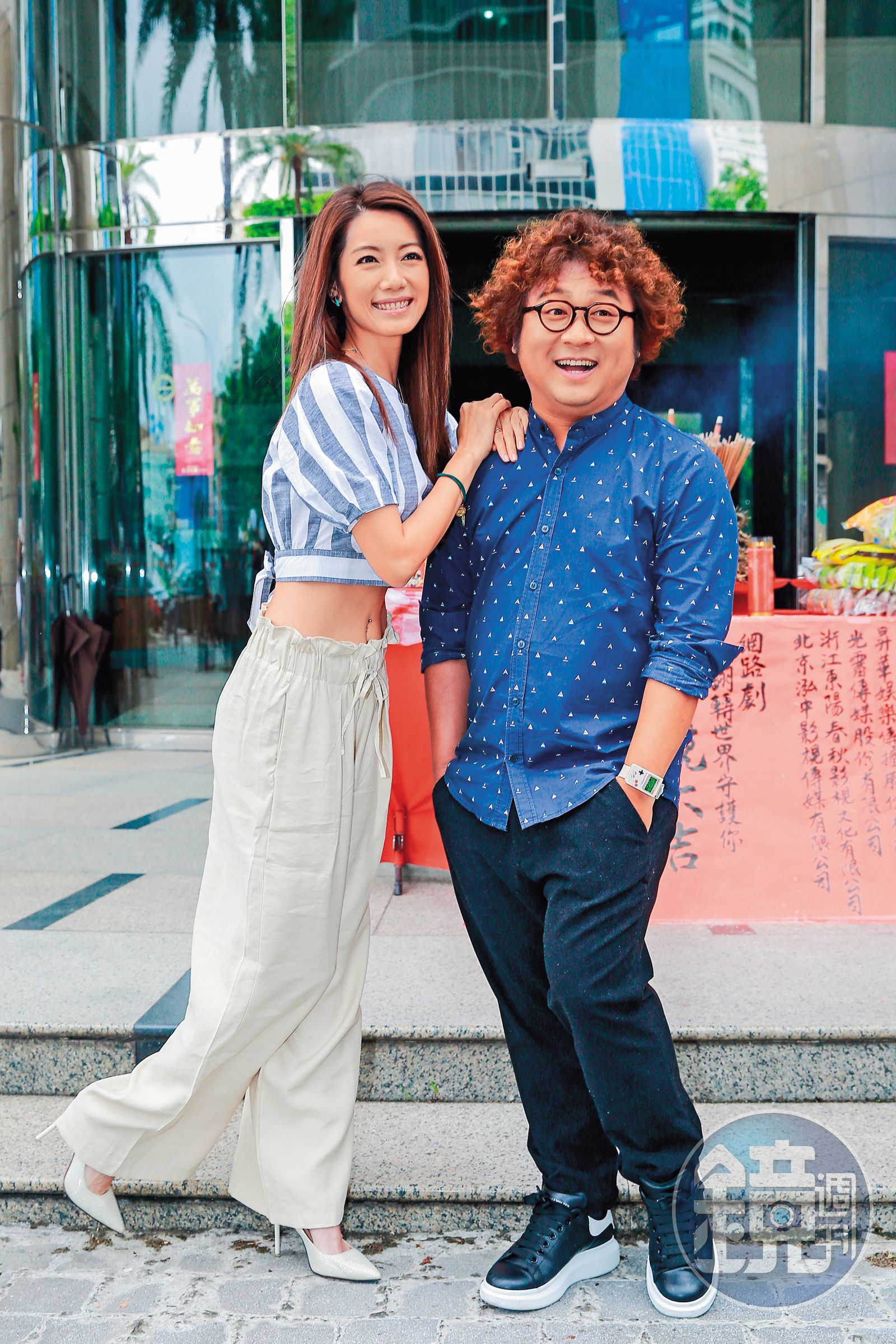 林韋君(左)近年鮮少拍戲,2018年曾和納豆(右)合作網劇《翻轉世界守護你》。(圖/鏡週刊)