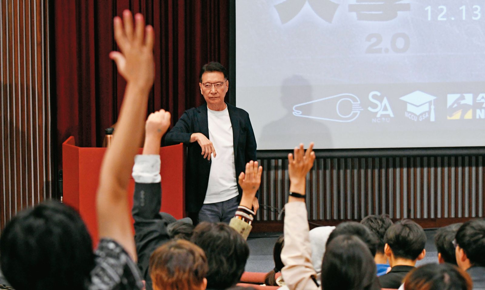由於口才佳、臨場反應快速，趙少康積極參加校園座談，搶攻青年選票。圖為趙少康13日在政大的座談會。（圖／NOWnews今日新聞提供）