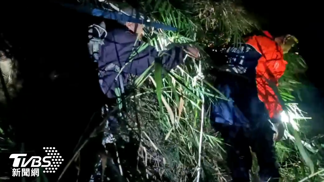 男女爬山體力不支摔落山谷 南消頂低溫濕冷搜索10小時
