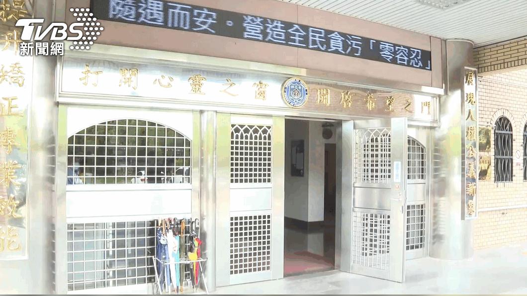 爸混黑道進監獄！慘染愛滋又成植物人　姊妹求法官：免扶養