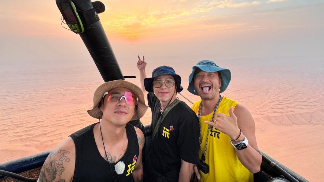 竇智孔、謝坤達和KID搭乘熱氣球。（圖／好看娛樂提供）