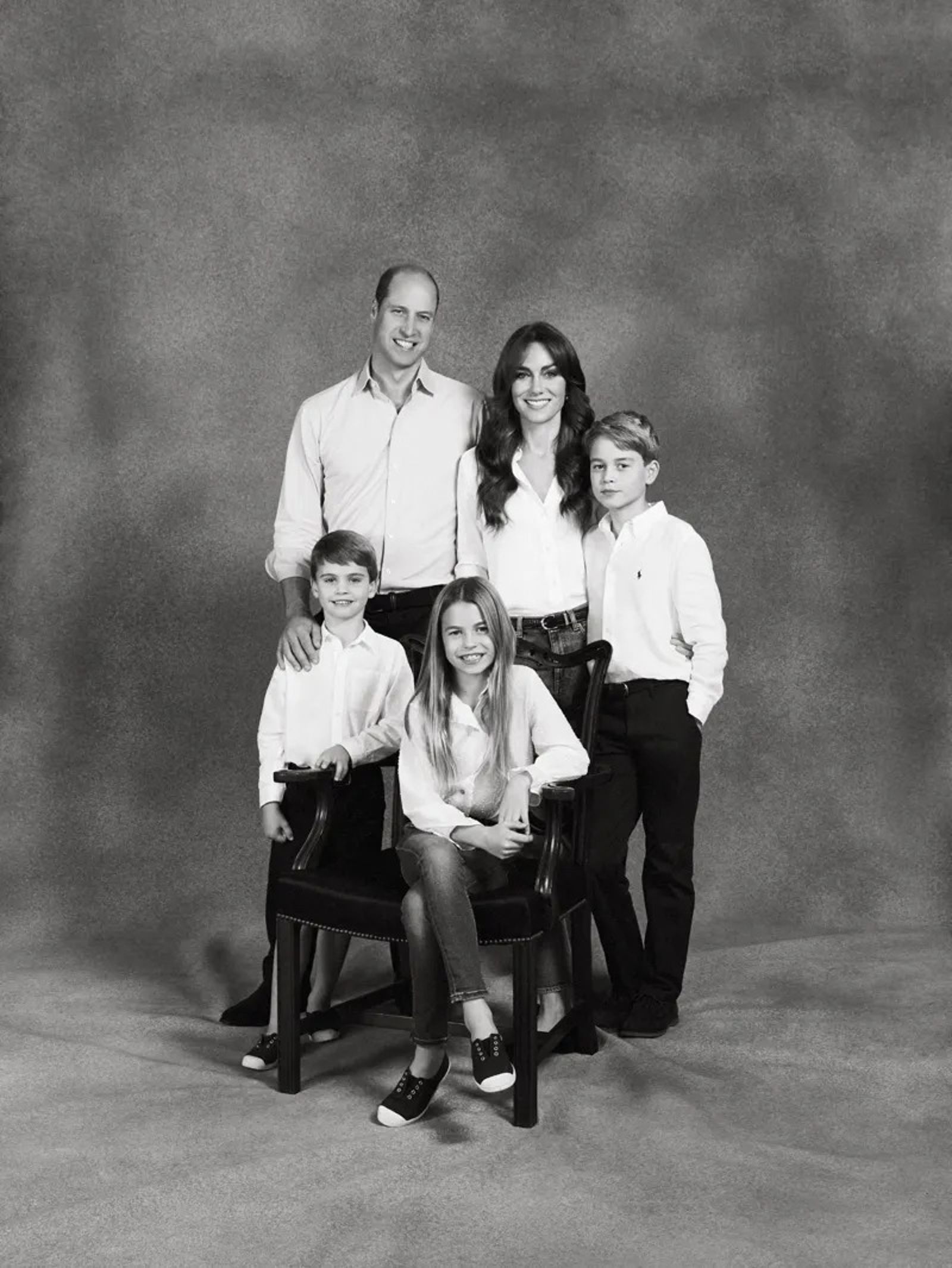 威廉王子一家五口今年的耶誕卡。(翻攝princeandprincessofwales IG)