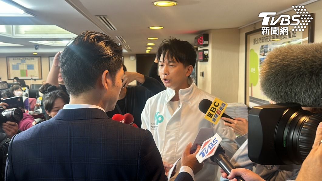 民眾黨議員陳宥丞詢問台北市長蔣萬安路權遭駁回一事。(圖/林至柔攝)