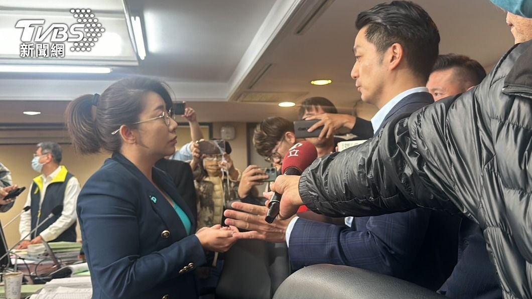 民眾黨議員林珍羽詢問台北市長蔣萬安路權遭駁回一事。(圖/林至柔攝)