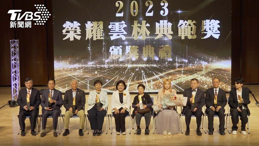 8人獲頒榮耀典範獎!期許雲林茁壯發展