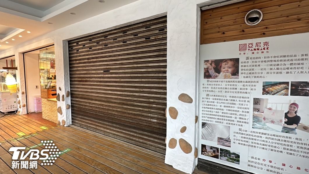起火點位於廚房頂部的天花板，疑似是電線走火導致起火。（圖／ＴＶＢＳ）