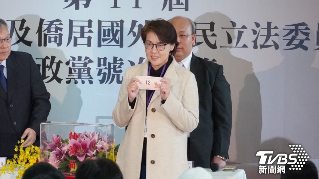 黃珊珊前來中選會抽籤。（圖／TVBS）