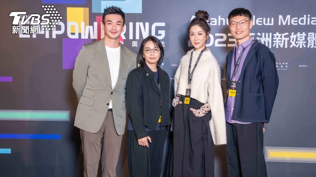 袁支翔（右）主持「Netflix的多元故事宇宙：台灣影視作品的創意故事」主題，並邀請戴天易（左起）、林昱伶、金百倫分享。（圖／TVBS提供）