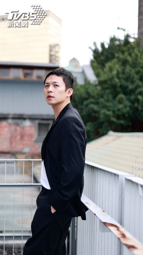 李鴻其自導自演的新作《愛是一把槍》在近期上映。(圖/黃城碩攝)