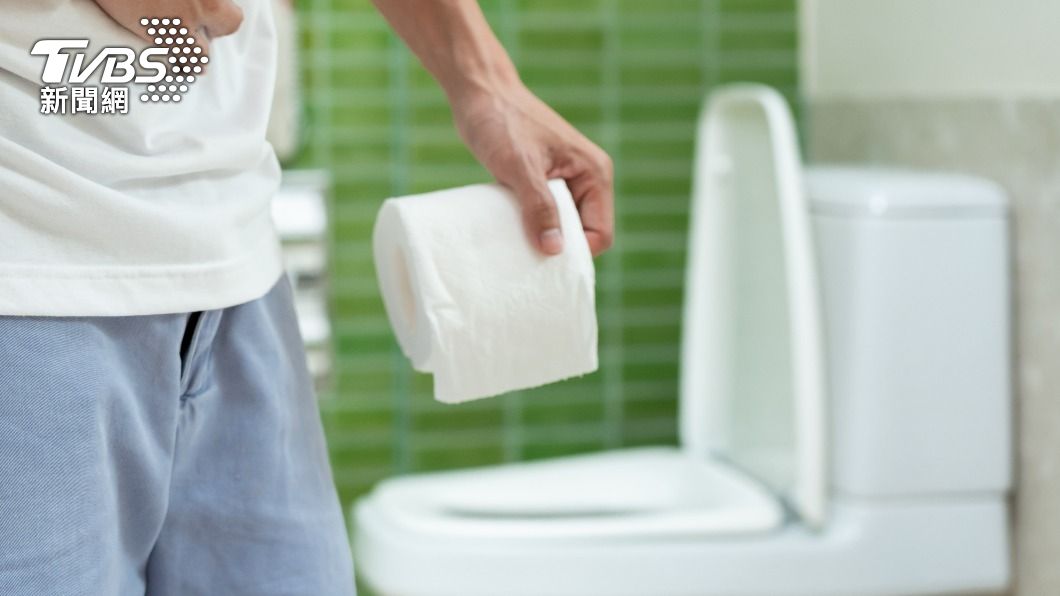老翁最初遭院方誤診「只是便秘」。(示意圖/Shutterstock達志影像)