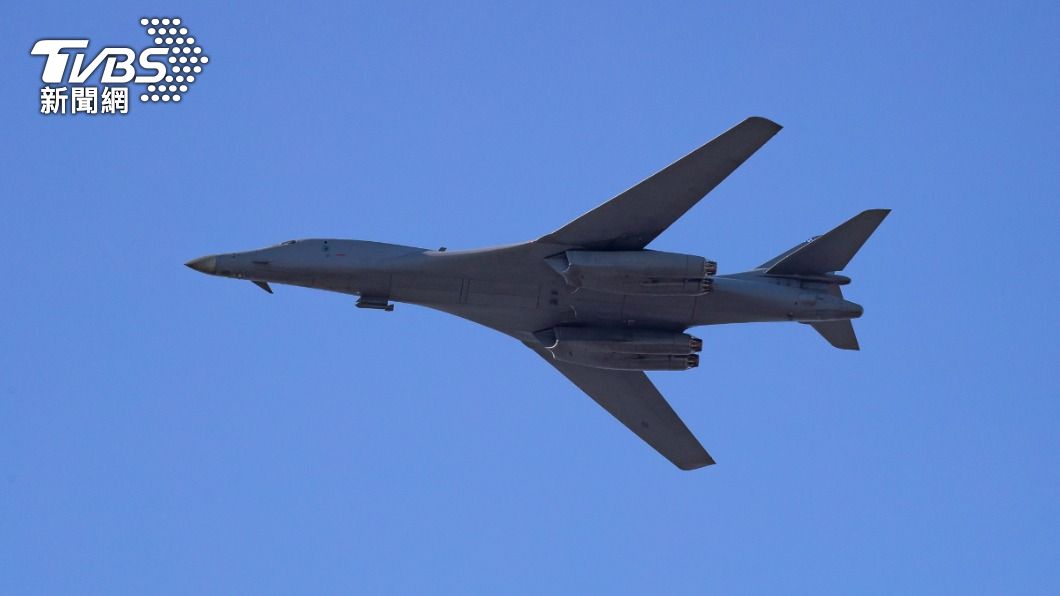 美軍B-1B轟炸機「緊急迫降」沖繩!原因不明 消防隊全待命