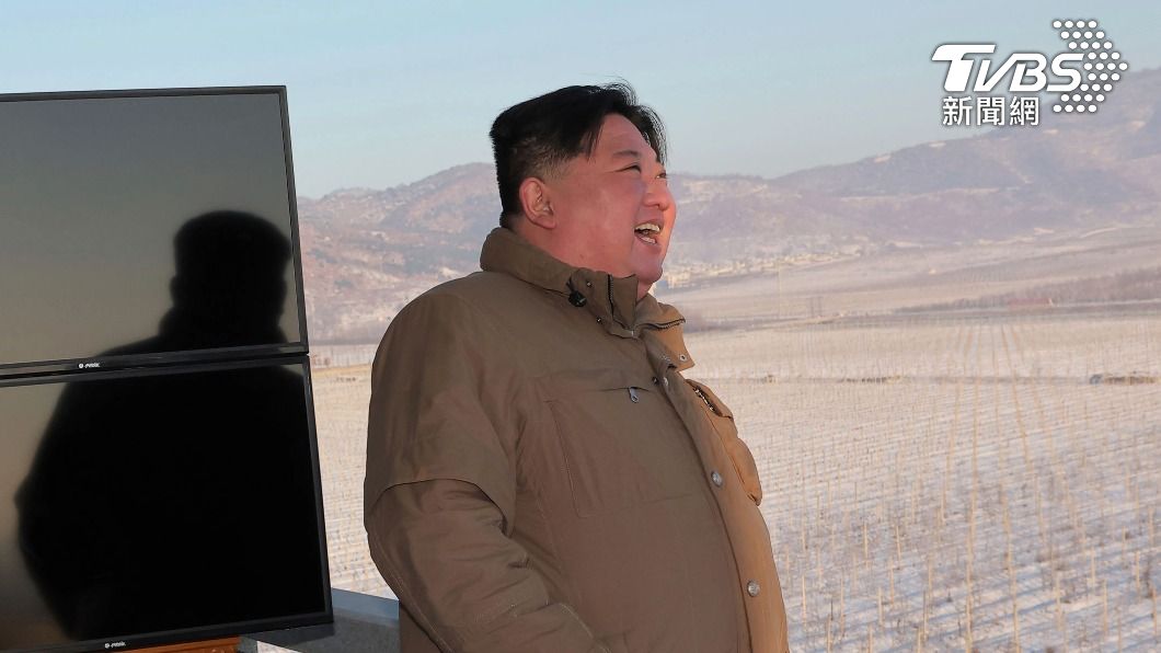 金正恩大讚彈道飛彈試射 嗆敵軍挑釁將「毫不猶豫發動核攻擊」
