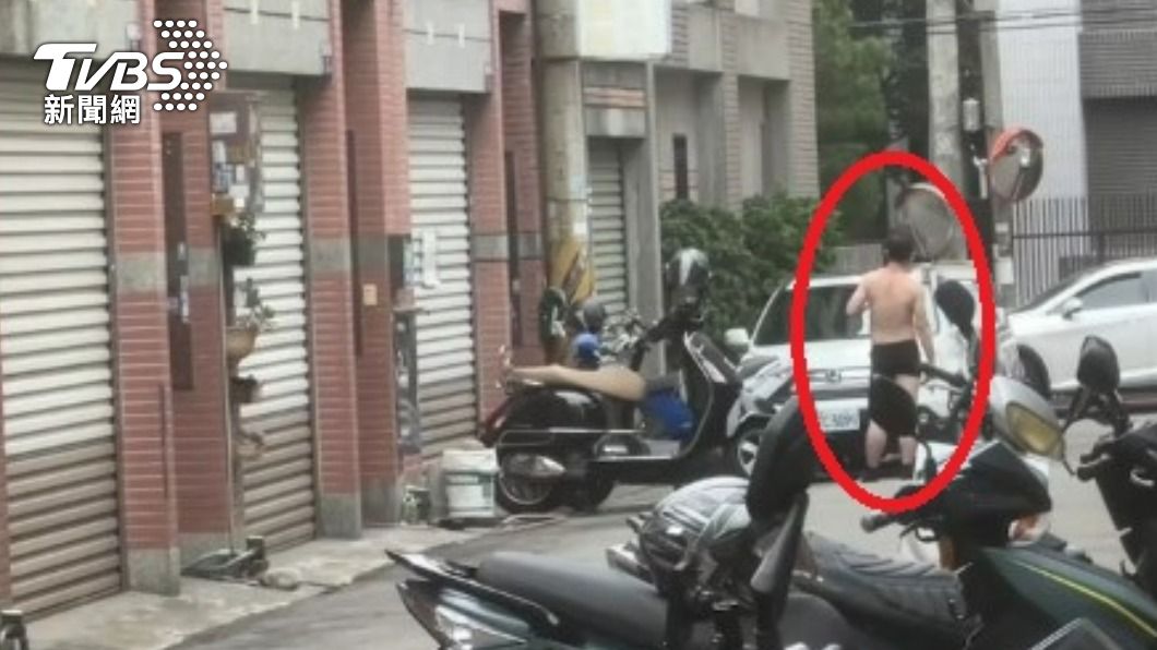 不冷嗎?藥頭裸上身「僅穿內褲面交」 遭壓制頻喊抓錯人