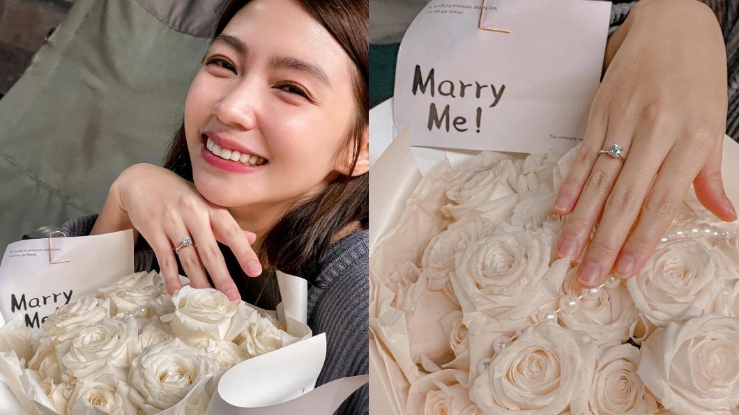 曾智希接受老公陳志強的補求婚,曬出雪白鮮花和大顆鑽戒。(圖/翻攝自曾智希臉書)