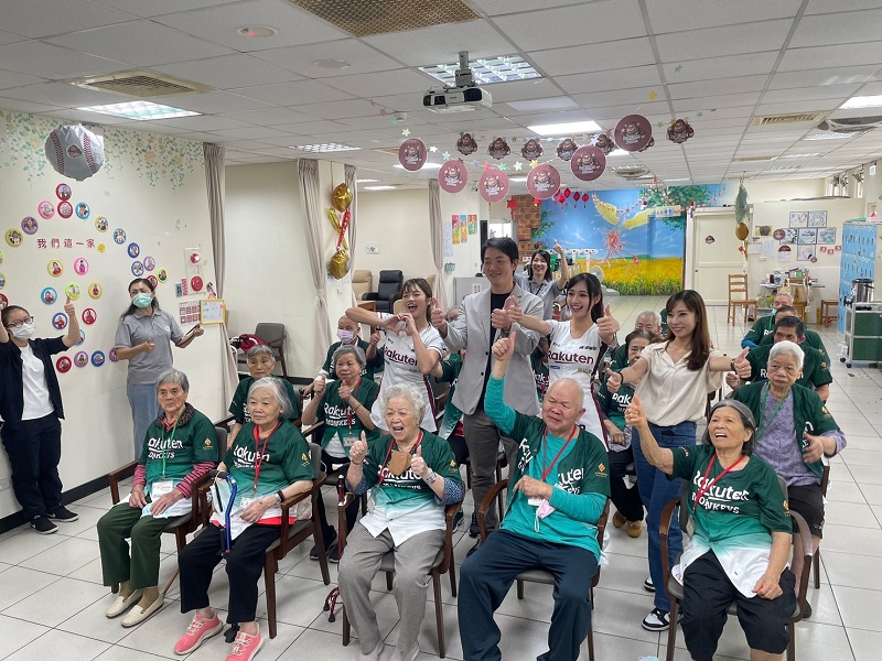 三得利健益X樂天桃猿「Be Supporters」為台灣加油 陳冠宇、朱育賢與樂天女孩一同陪伴銀髮長輩熱血應援