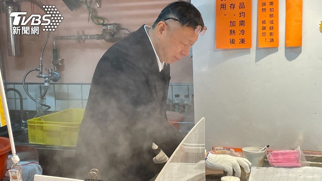 柯文哲到南門市場掃街。(圖/陳昫蓁攝)