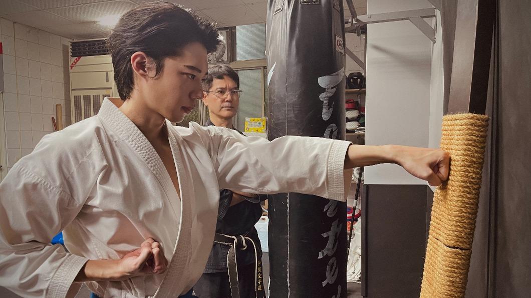 受「索隆」新田真劍佑影響!黃信赫僅上7堂空手道 參賽奪第一名