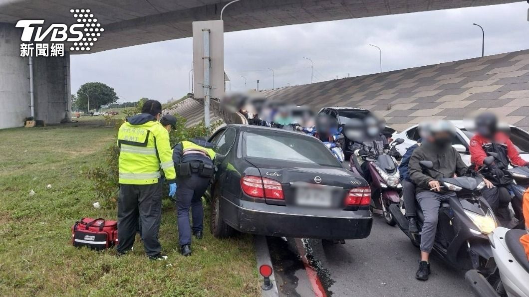愛車借給朋友竟自撞橋墩還肇逃 超衰車主恐挨罰、扣照