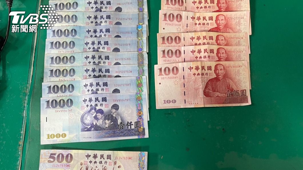 起獲一萬多元贓款。(圖/TVBS)