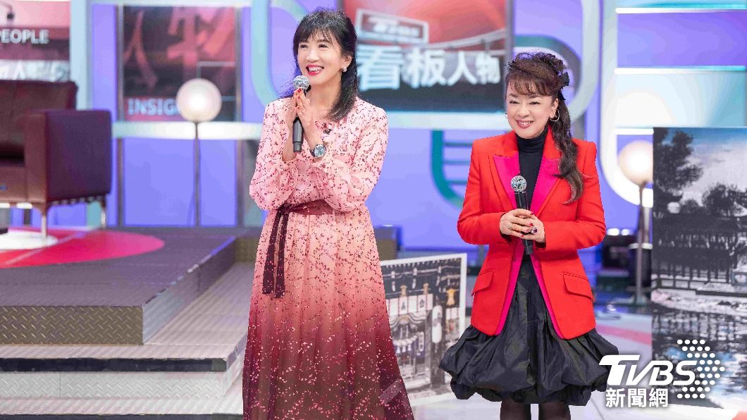 翁倩玉登《TVBS看板人物》,開金嗓獻唱經典曲〈祈禱〉。(圖/TVBS提供)