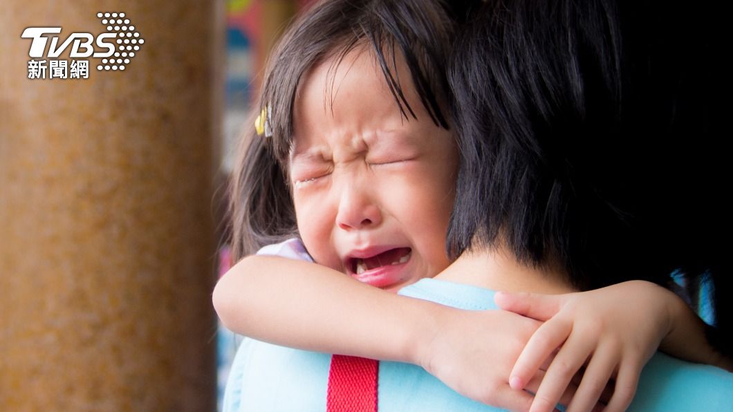 孩子在公共場合哭鬧不休是許多家長外出時要面對的難題。(示意圖/Shutterstock達志影像)