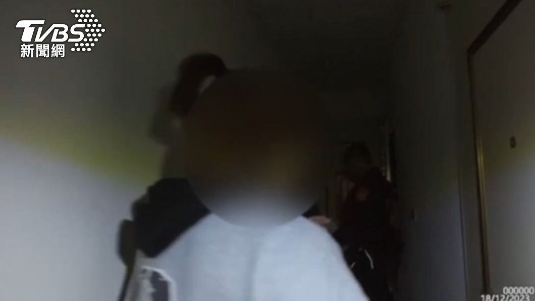 莊姓女友疑似遭趙姓男子限制行動。(圖/TVBS)