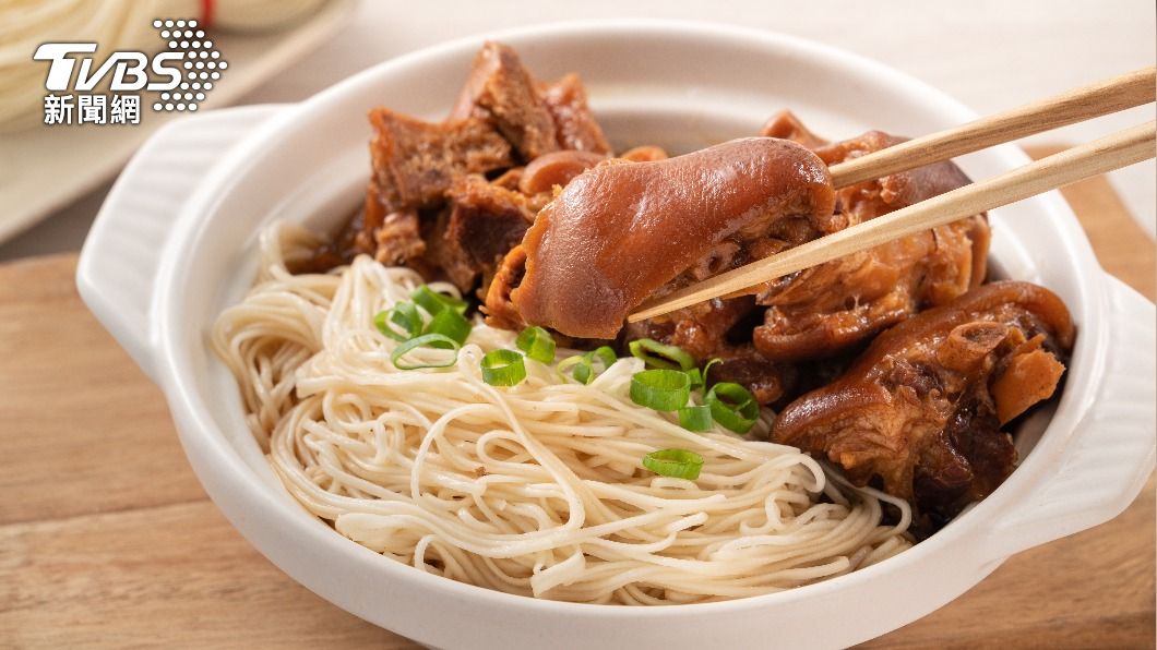 冬至吃豬腳麵線可去除霉運。(示意圖/shutterstock達志影像)